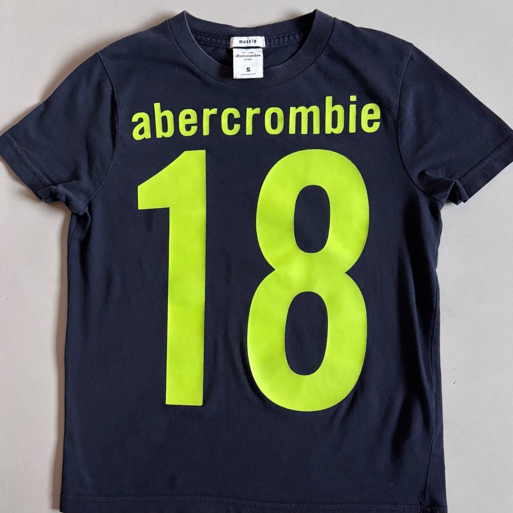 ABERCROMBIE KIDS Crew Neck Number 18 Graphic Print Short Sleeve Muscle Tee